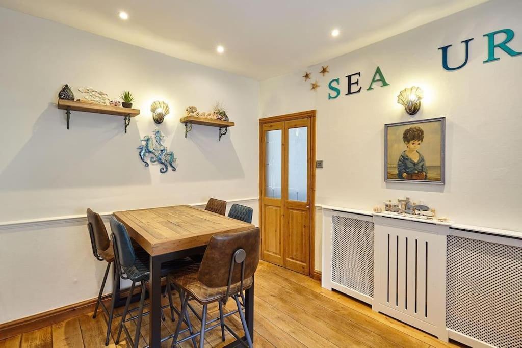 Sea Urchin Villa Whitby Exterior photo